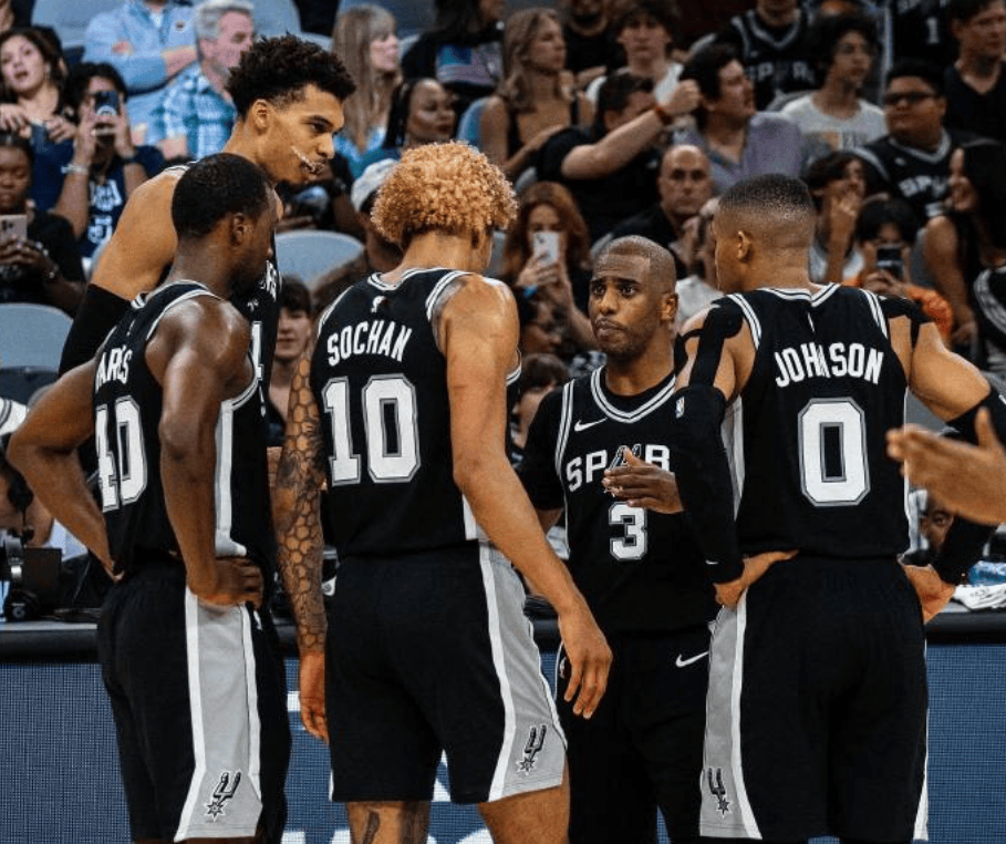 詹姆斯晒与布朗尼打高尔夫：与儿子共度美好时光如今尤为珍贵（詹姆斯晒父子高尔夫照：与布朗尼相伴时光愈发珍贵）