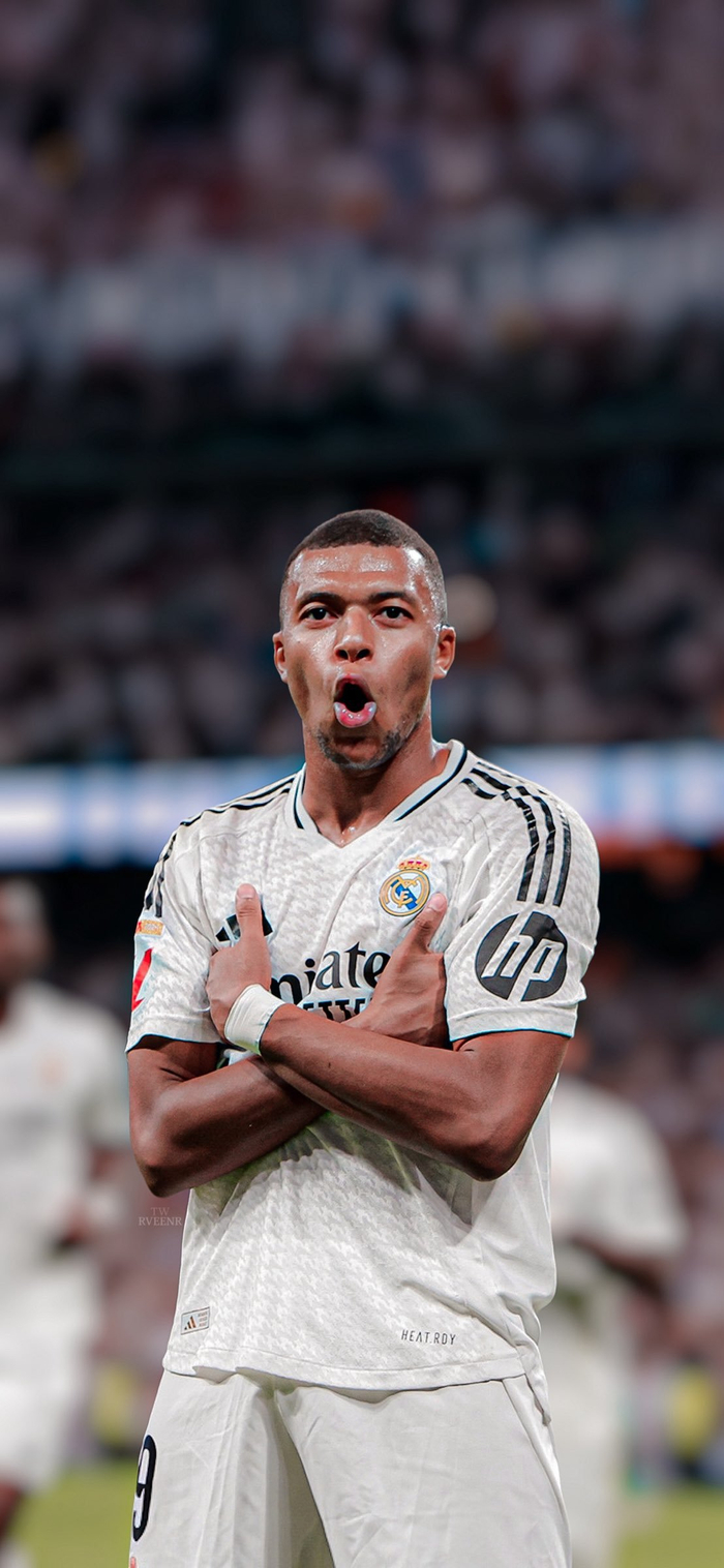 韦世豪社媒祝大家假期愉快，刘殿座留言调侃：樱木假期愉快（韦世豪社媒送上假期祝福，刘殿座打趣留言：樱木假期快乐）