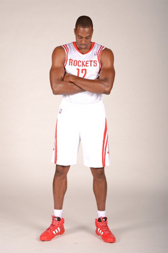 阿森纳为巴黎当红新援强势出击，利物浦加入争夺战引发激烈竞争（阿森纳强攻巴黎新星，利物浦入局争抢战火升级）