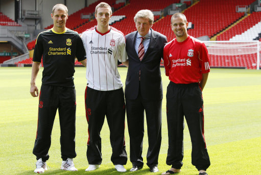 三连冠！上海海港加冕2025赛季中超冠军，摘下队史中超第四星（2025中超封王！上海海港成就三连冠，队史第四星点亮徽章）