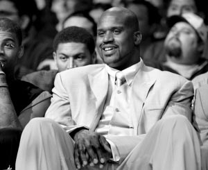 惊险一幕，马竞女足球员梅迪纳头部被膝盖撞到后失去意识（马竞女足惊魂一刻：梅迪纳头部遭膝撞后一度失去意识）