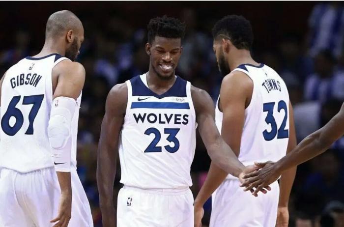 主场擒川取连胜，过程起伏难称意（主场击败四川连胜延续，比赛起伏难尽人意）