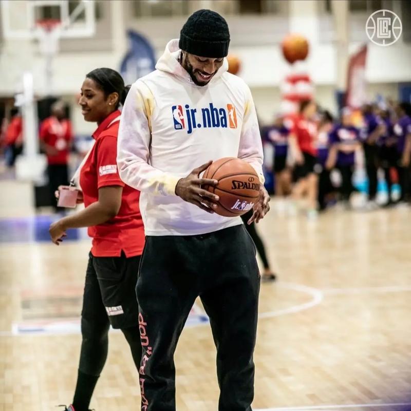 NBA交易市场最新动态：火箭完成签约（NBA交易市场新进展：火箭敲定签约）