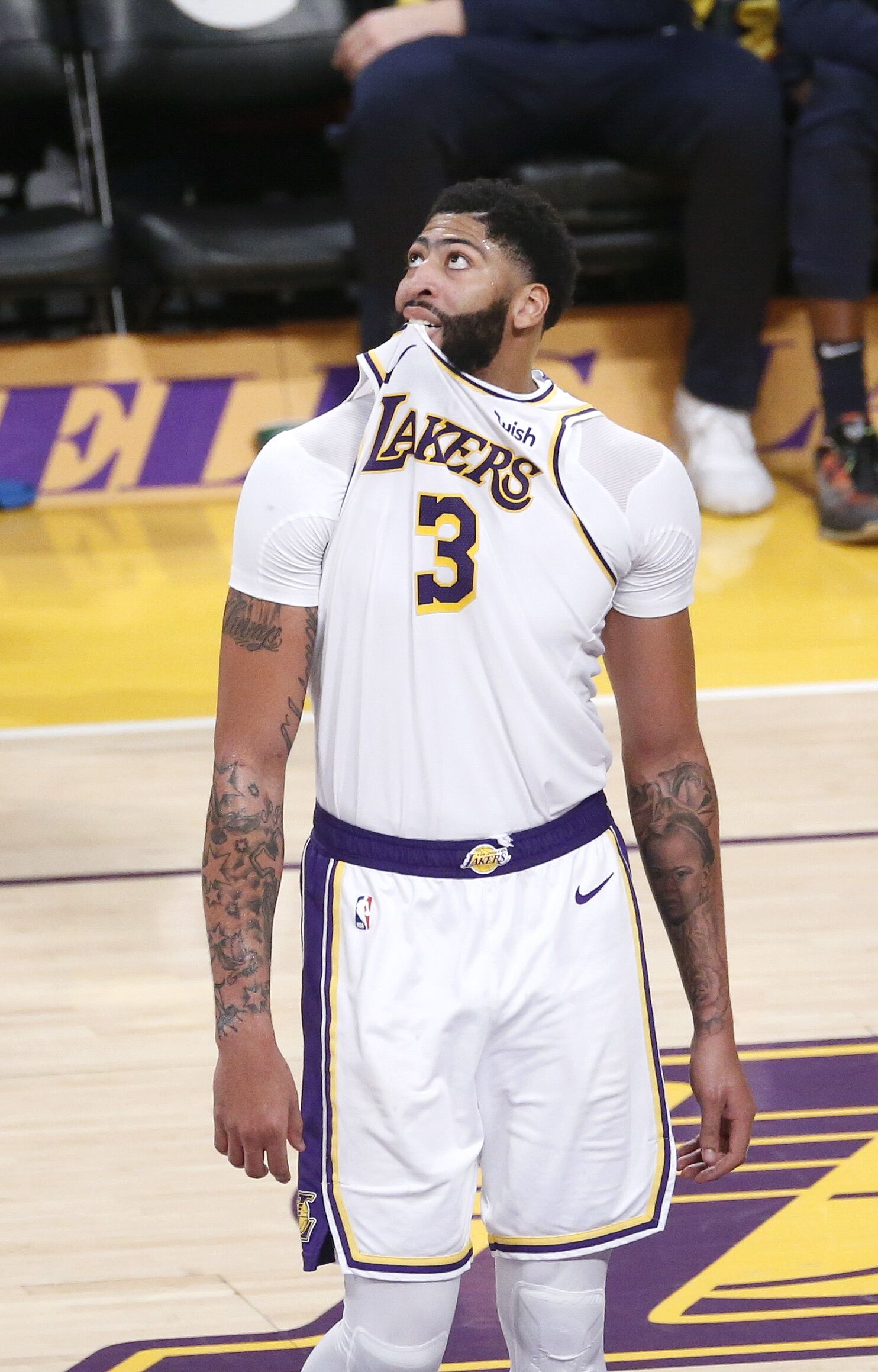 55分+10记三分！哈登火力全开助快船止连败，莱昂纳德复出或逆袭？（哈登轰55分外加10记三分助快船止连败，莱昂纳德复出能否完成逆袭？）