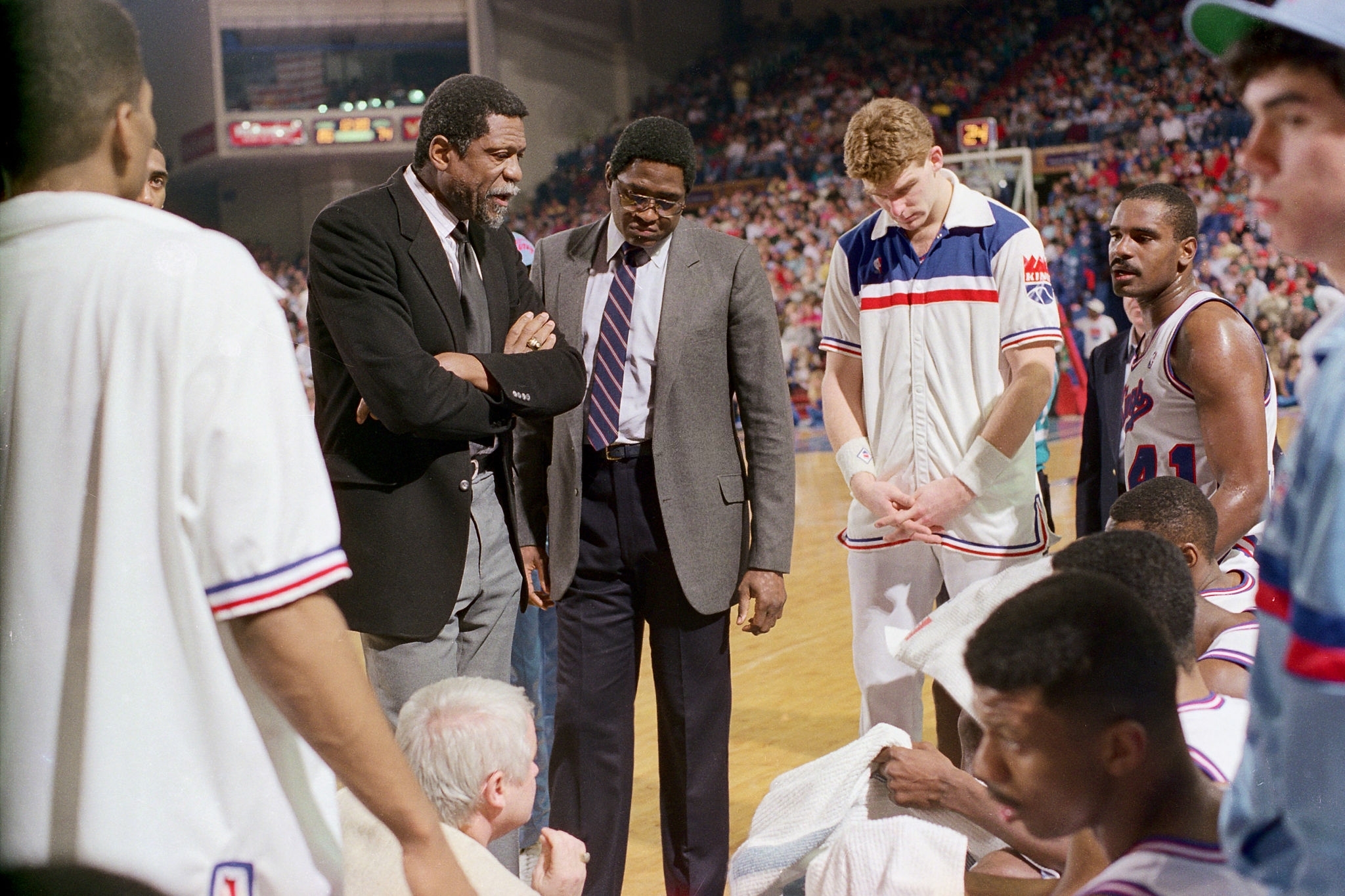 承认吧！皇马太子就是被高估的体系球员，离开伯纳乌啥也不是（别再自欺了！皇马“太子”不过是体系产物，离开伯纳乌原形毕露）