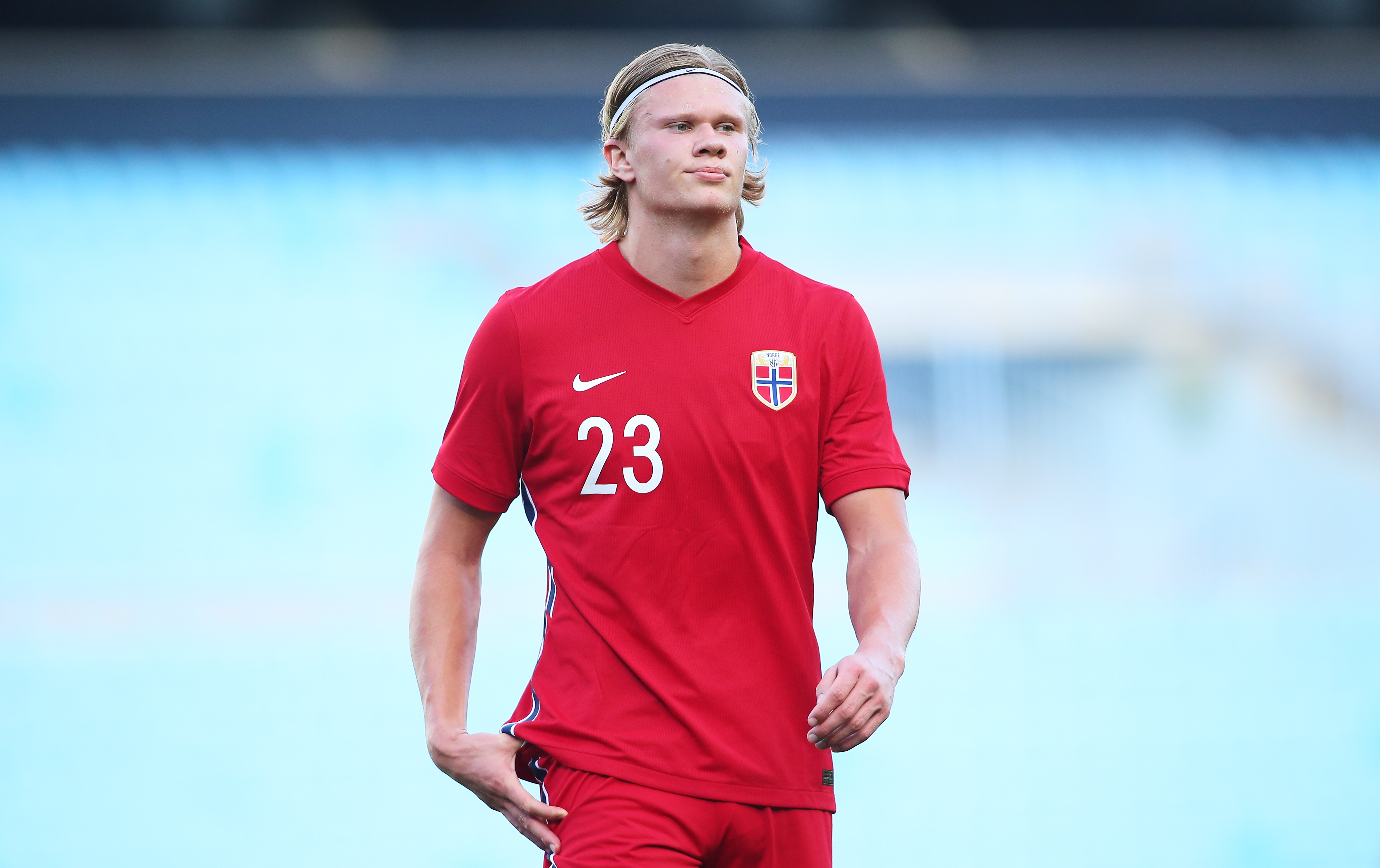 德转列防守型中场身价榜：凯塞多1亿欧居首，赫拉芬贝赫第二（德转防守型中场身价榜：凯塞多以1亿欧领跑，赫拉芬贝赫居次席）