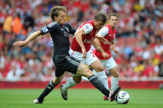 队报：登贝莱抱怨腿筋疼痛，不确定能否首发出战拜仁（队报：登贝莱腿筋不适，出战拜仁首发成疑）