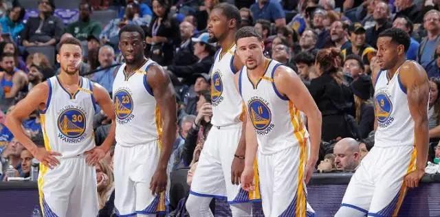 卡梅隆出席海南电影节大师班，以纳威族仪式开场（卡梅隆亮相海南电影节大师班，纳威族仪式拉开序幕）