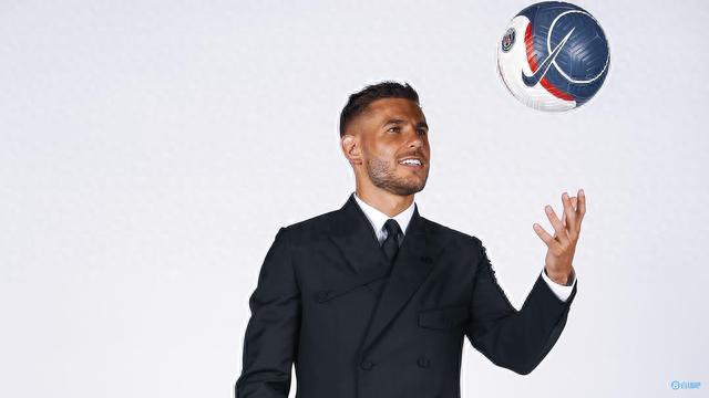 达万庆祝足协杯夺冠：我无比开心能实现这个将永存于心的梦想（达万欢庆足协杯加冕：实现一生难忘的梦想让我无比欣喜）