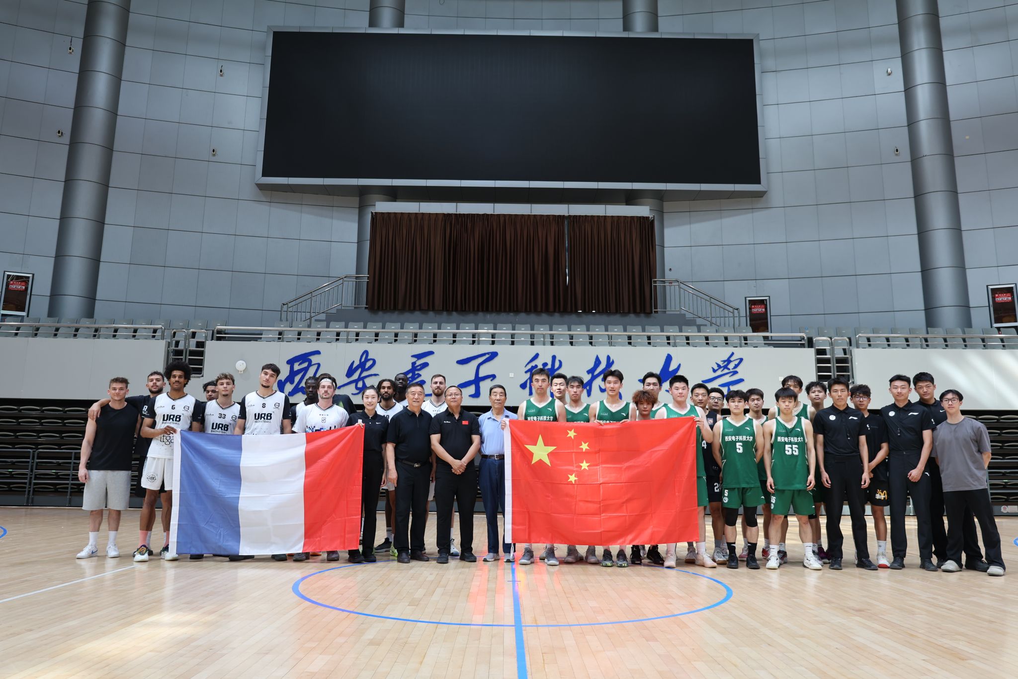 6分42秒，姆巴佩完成欧冠历史第二快帽子戏法（姆巴佩6分42秒上演欧冠史上第二快帽子戏法）