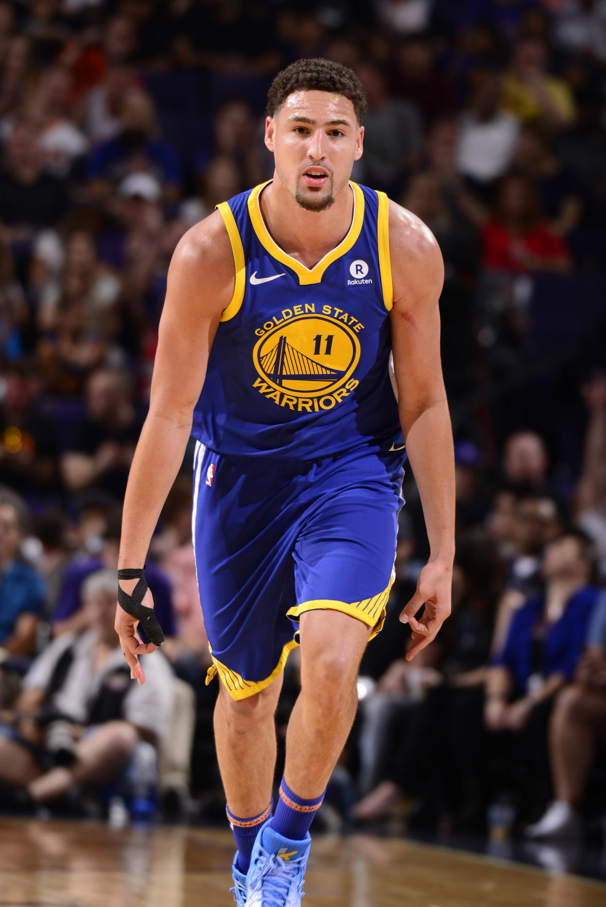 英超半场：穆尼奥斯头球破门，水晶宫1-0伯恩利（英超半场战报：穆尼奥斯头槌建功，水晶宫暂1-0领先伯恩利）